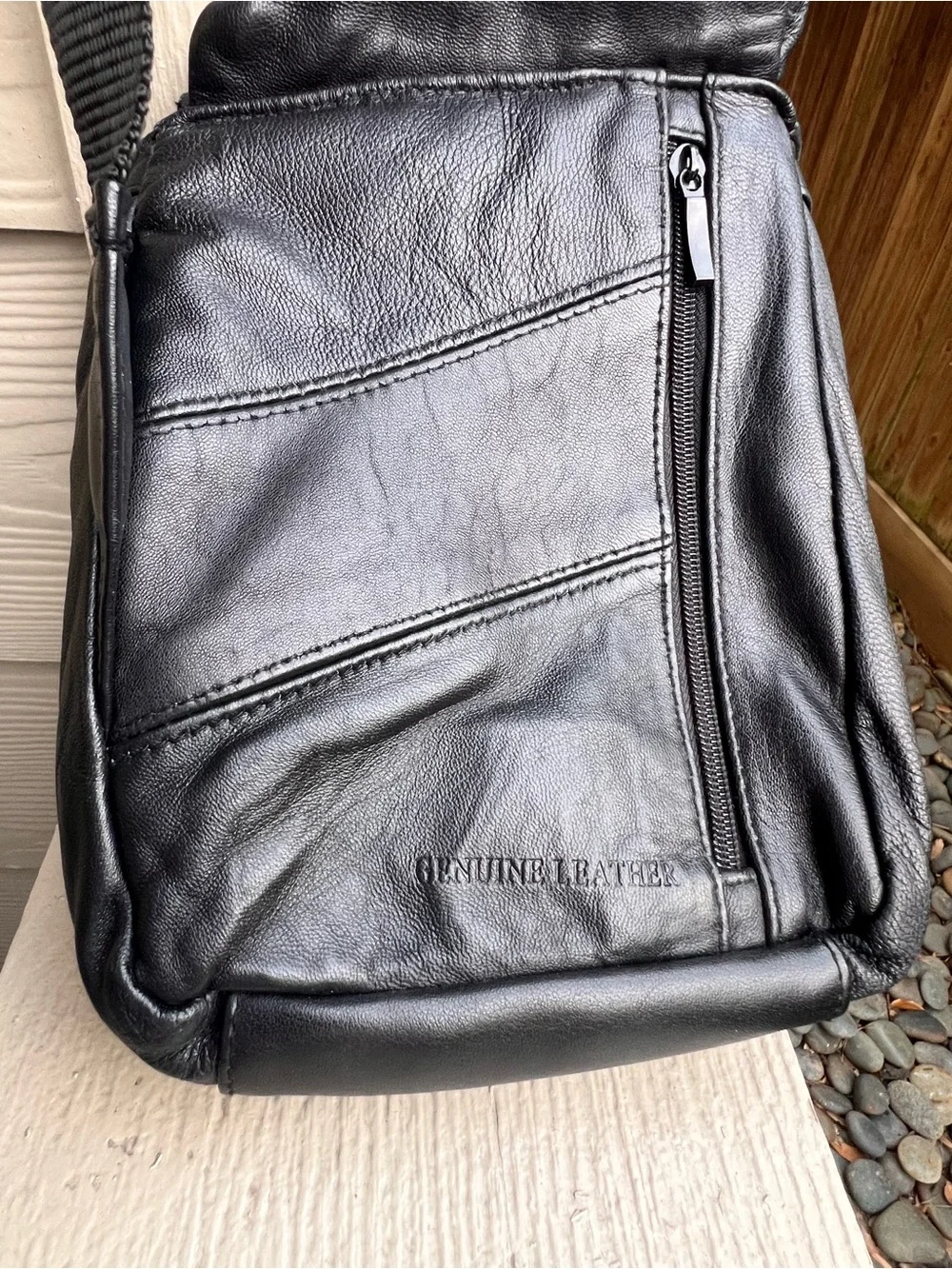Buxton Genuine Leather Crossbody Organizer Travel Bag Black Multi Pocket Purse